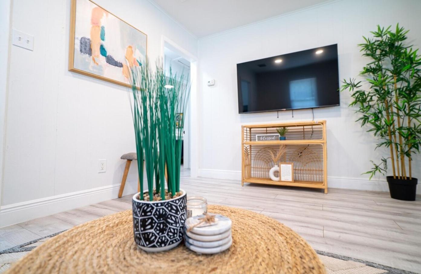 Homey Cozy Newly Renovated Stylish&Chic 7 Guests Τάμπα Εξωτερικό φωτογραφία