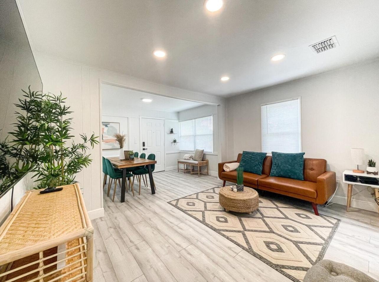 Homey Cozy Newly Renovated Stylish&Chic 7 Guests Τάμπα Εξωτερικό φωτογραφία